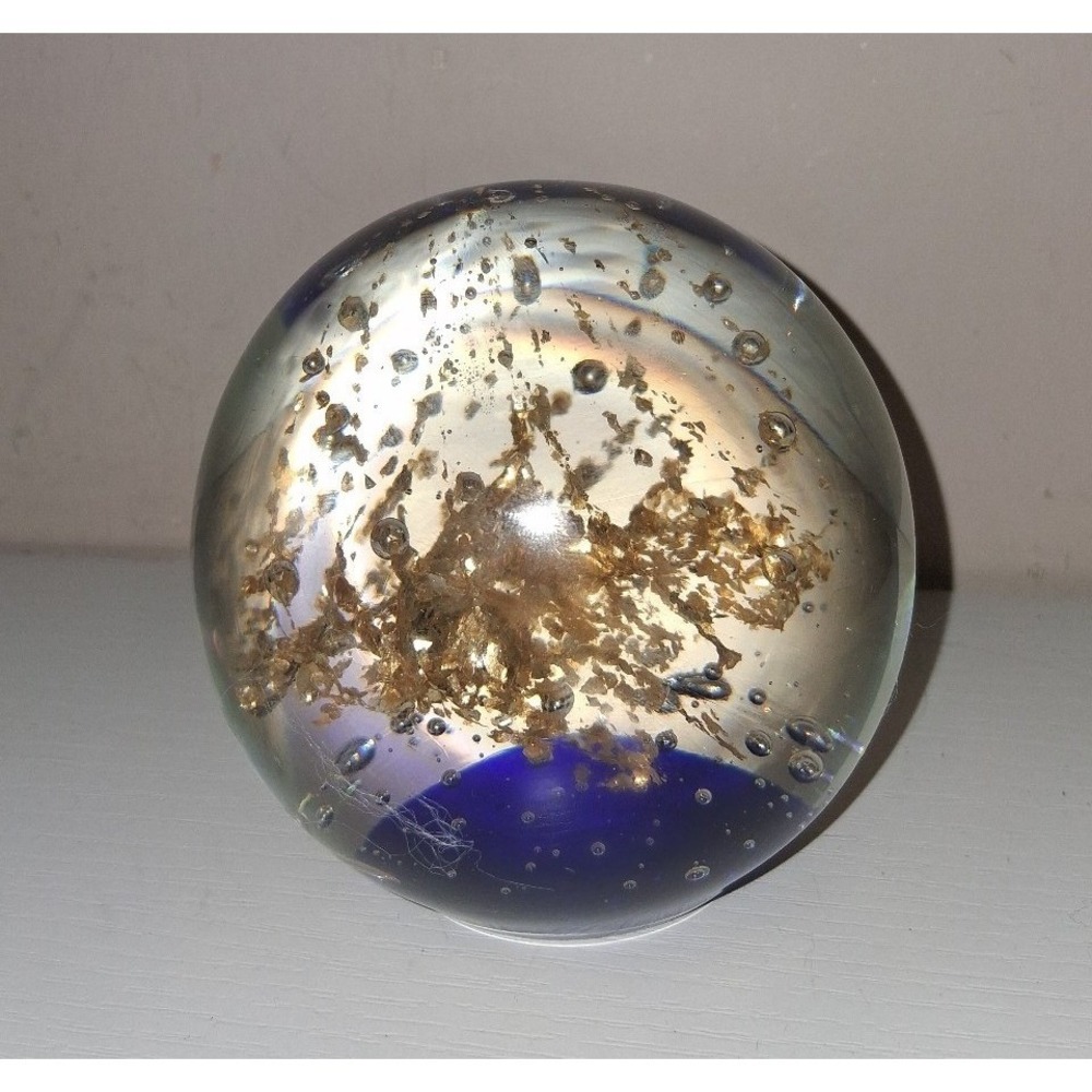 Dynasty Gallery Heirloom Collectibles Gold Flake Art Glass Paperweight 4"